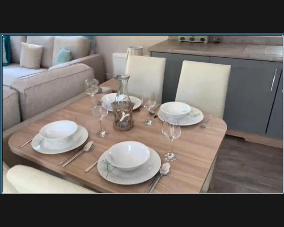 Exotic 3-Bed Caravan At Newquay Holiday Park Villa Exterior foto